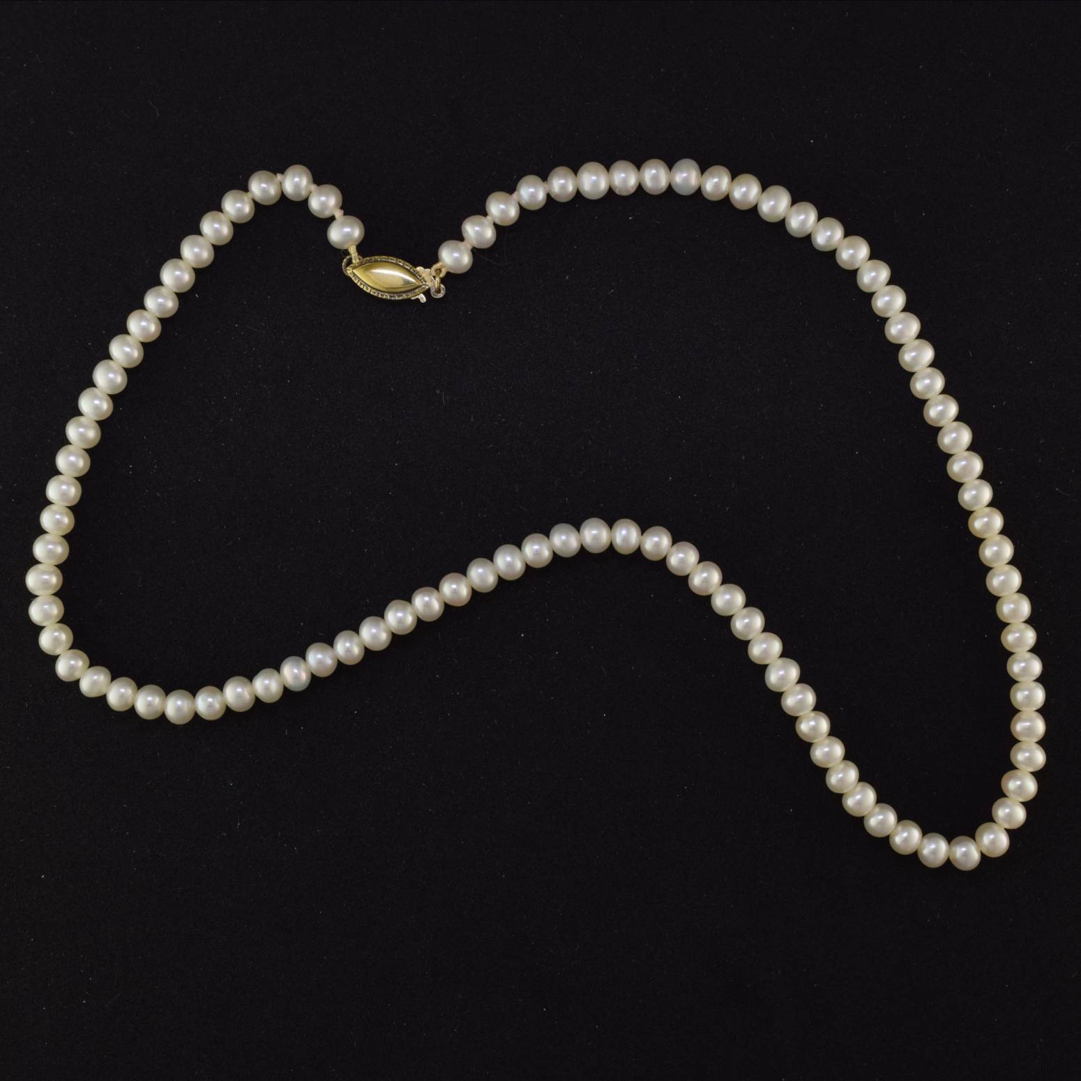 9ct Gold Freshwater Cultured Pearl Necklace 16
